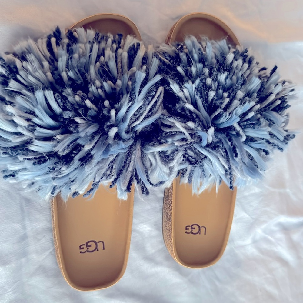 Ugg Cindi Yarn PomPom Slide